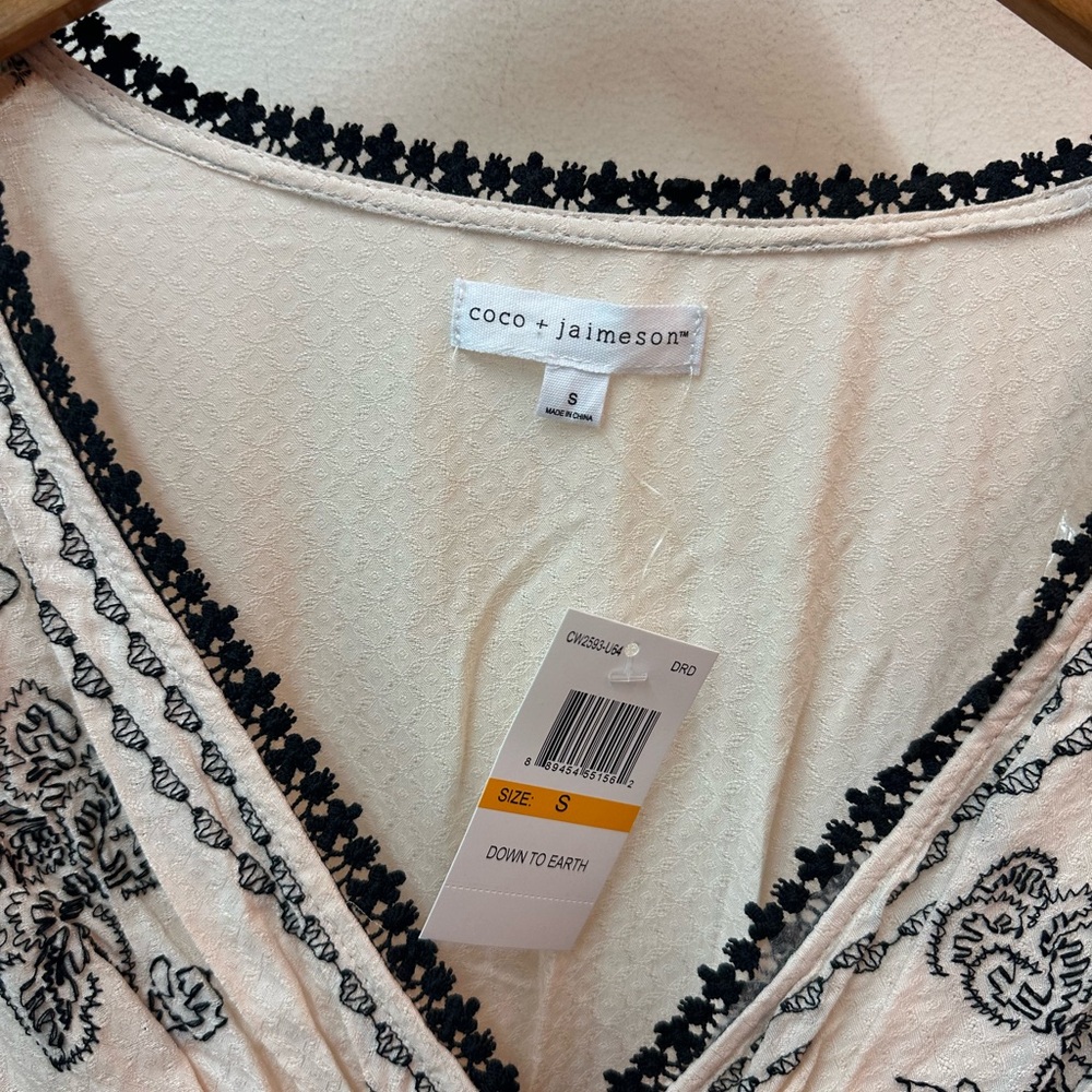 NWT! Boho Embroidered Blouse - Picture 3 of 3